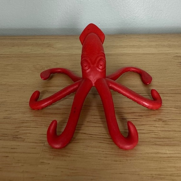 Jake & Neverland Pirates Submarine Bucky's Never Sea Adventure Red Squid Figure - Picture 4 of 5